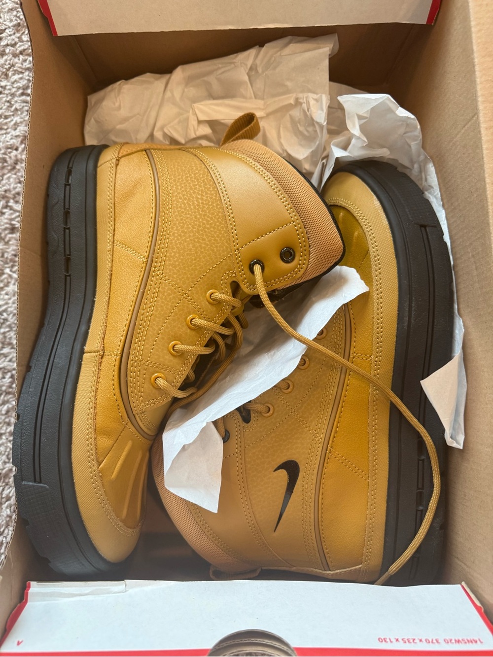 NIB Nike Big Kids ACG Woodside 2 High GS Boots, Wheat, Size 7Y